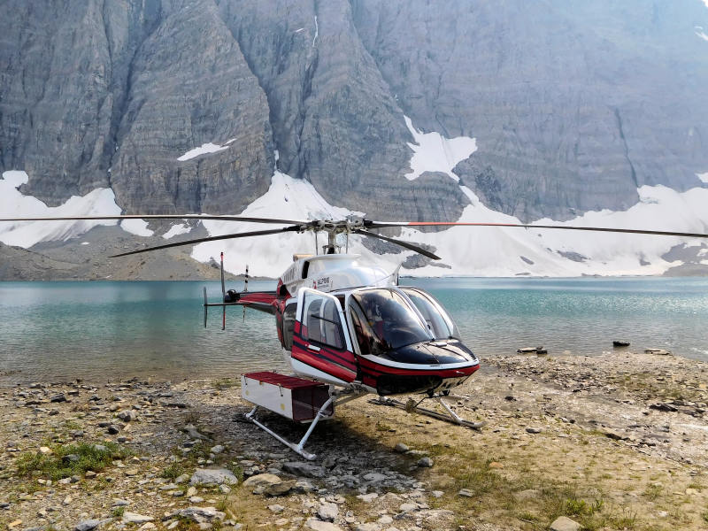 Hubschrauber am Floe Lake